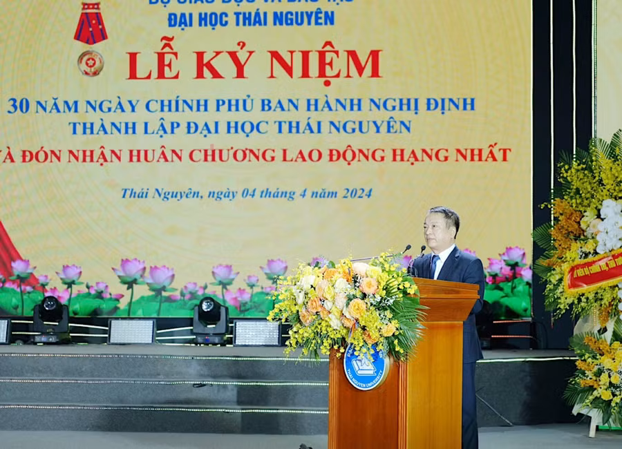 GS.TS Phạm Hồng Quang, Bí thư Đảng uỷ, Chủ tịch Hội đồng Đại học Thái Nguyên. GS.TS Phạm Hồng Quang, Bí thư Đảng uỷ, Chủ tịch Hội đồng Đại học Thái Nguyên.