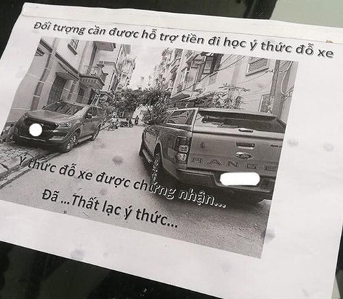 Tờ giấy gia chủ dán trên ôtô chắn cửa nhà mình. Tờ giấy gia chủ dán trên ôtô chắn cửa nhà mình.