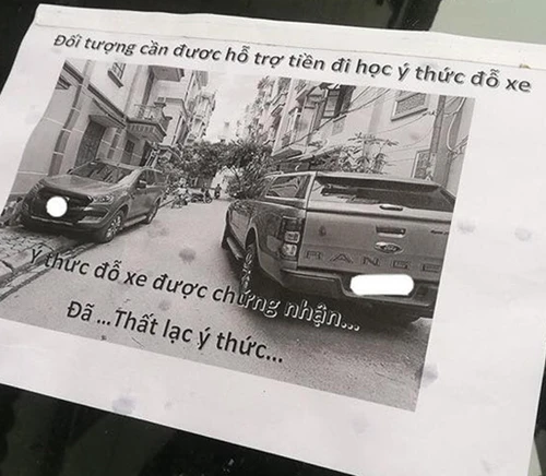 Bị ôtô chắn trước cửa, chủ nhà ghi "cần hỗ trợ tiền" cho tài xế