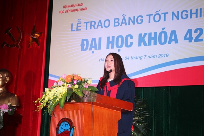 Học viện Ngoại giao trao bằng tốt nghiệp cho 18 lưu sinh viên Lào hoc vien ngoai giao trao bang tot nghiep cho 18 luu sinh vien lao
