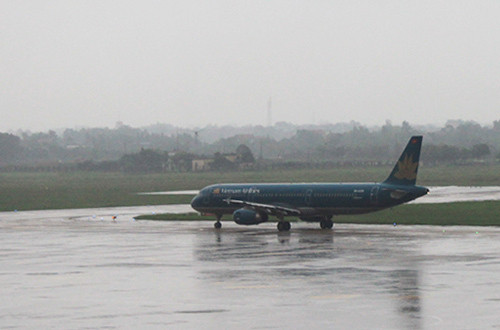 Nhiều chuyến bay bị hủy hoặc phải chuyến hướng hạ cánh do thời tiết xấu. Ảnh:Đoàn Loan. Nhiều chuyến bay bị hủy hoặc phải chuyến hướng hạ cánh do thời tiết xấu. Ảnh minh họa: Đoàn Loan.