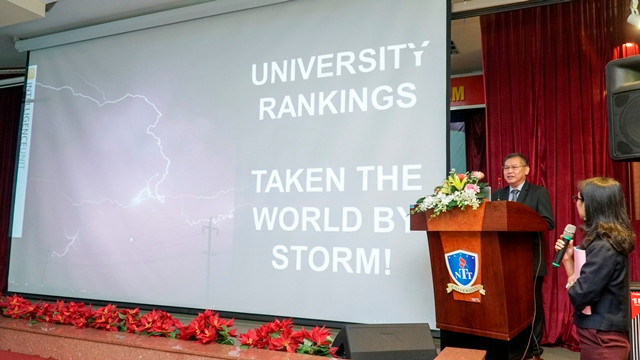 Ông Samuel Wong- chuyên gia phân tích dữ liệu của QS Intelligence Unit, chia sẻ với các đại biểu những thông tin về việc tham gia xếp hạng QS