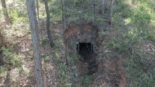 Lối vào mỏ vàng vẫn còn nguyên vẹn Lối vào mỏ vàng vẫn còn nguyên vẹn -Ảnh:News.com.au.