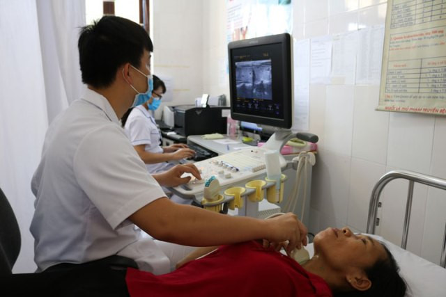 Hơn 300 người dân được khám sức khỏe miễn phí