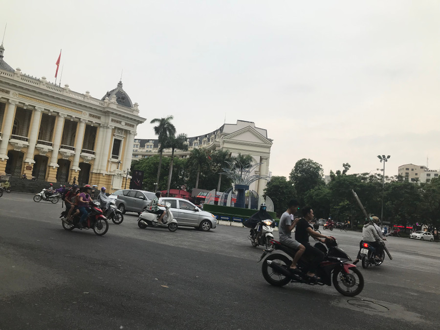 Hà Nội đón mưa, giải nhiệt sau nhiều ngày nắng nóng đỉnh điểm