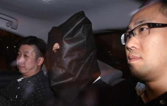 Dang anh nu hanh khach cho con bu, tai xe taxi bi ra toa