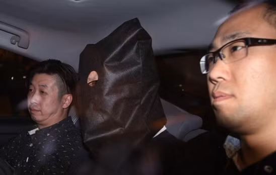 Dang anh nu hanh khach cho con bu, tai xe taxi bi ra toa