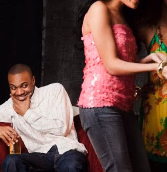 dung ngac nhien khi chung kien tinh huong kho do cua quy ong hinh anh 2