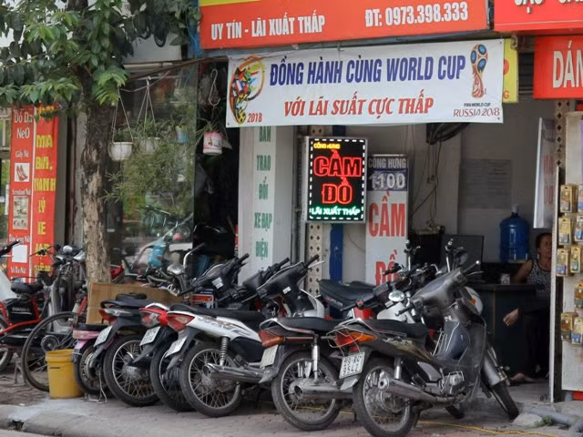 Cửa hàng cầm đồ “bung lụa” thanh lý mùa World Cup