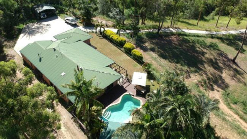 Ngôi nhà có 5 phòng ngủ, 2 phòng tắm và 4 gara ôtô Ngôi nhà có 5 phòng ngủ, 2 phòng tắm và 4 gara ôtô -Ảnh:News.com.au.