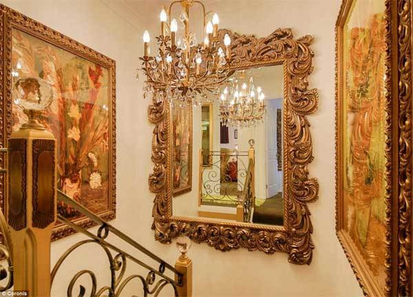 Ngắm ngôi nhà dát vàng từ cổng vào tới toilet