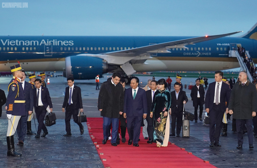 Trọng tâm nổi bật của chuyến thăm là làm sâu sắc hơn nữa quan hệ hữu nghị, hợp tác với Romania trên nhiều lĩnh vực, nhất là chính trị, kinh tế, thương mại-đầu tư, giáo dục - đào tạo, văn hóa - du lịch, nông nghiệp, hợp tác lao động, hợp tác giữa các địa phương... - Ảnh: VGP/Quang Hiếu