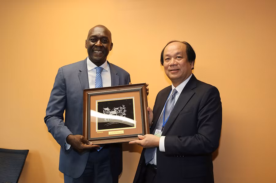 Bộ trưởng, Chủ nhiệm VPCP làm việc với ông Makhtar Diop, Phó Chủ tịch WB phụ trách hạ tầng - Ảnh: VGP