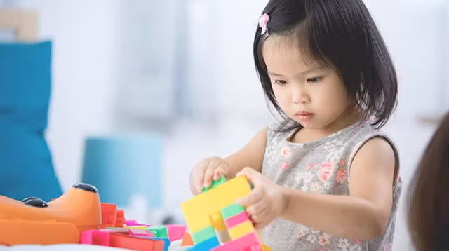 Những đồ chơi kích thích phát triển não bộ dành cho trẻ 2 tuổi mà cha mẹ nhất định không thể bỏ qua - Ảnh 1.