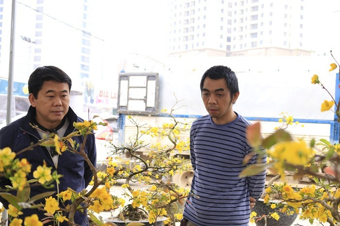 Rát mặt chiều 28 Tết: Màn trời chiếu đất, ôm lỗ 100 triệu