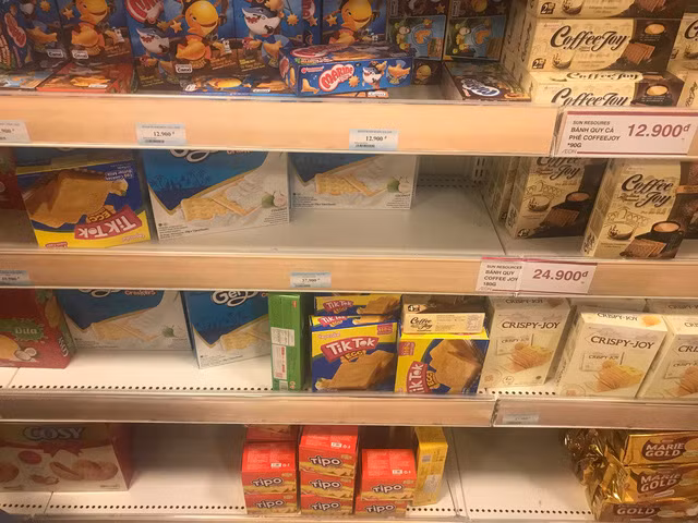 Siêu thị thất thủ, khách xếp hàng dài đến đêm chờ thanh toán - Ảnh 8.