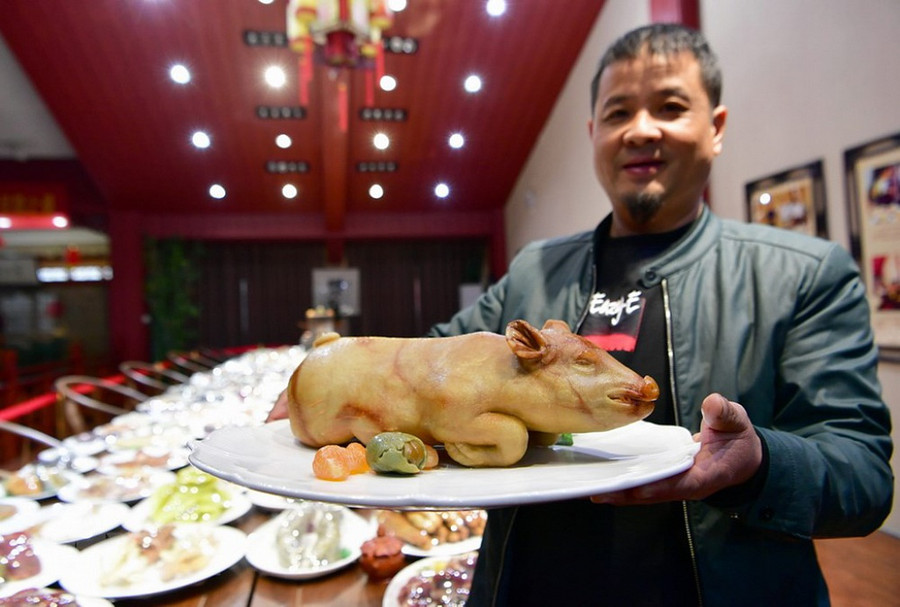 Choáng ngợp với bàn yến tiệc có hàng trăm món ăn làm bằng... đá quý - Hình 5