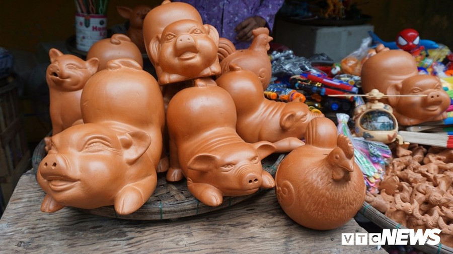 Năm Hợi, về làng gốm 500 năm tuổi xem nghệ nhân nhào đất nặn heo ảnh 9 Nam Hoi, ve lang gom 500 nam tuoi xem nghe nhan nhao dat nan heo hinh anh 9