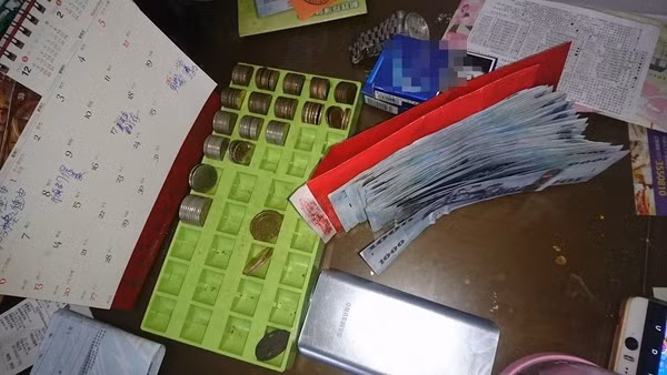 Tạ giao hết tiền thưởng Tết cho vợ như lời cảm ơn tới người vợ “tào khang”.