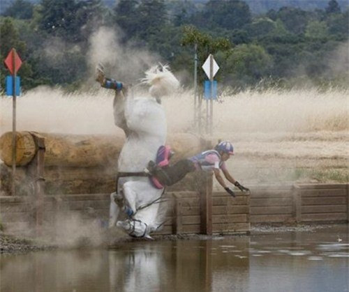 Cú ngã nhớ đời.