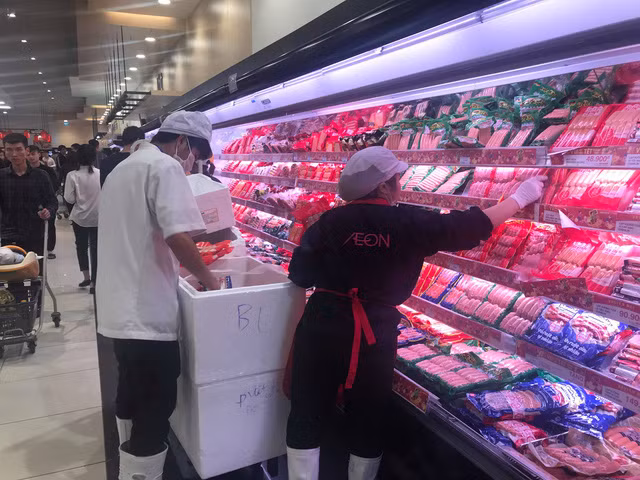 Siêu thị thất thủ, khách xếp hàng dài đến đêm chờ thanh toán - Ảnh 5.
