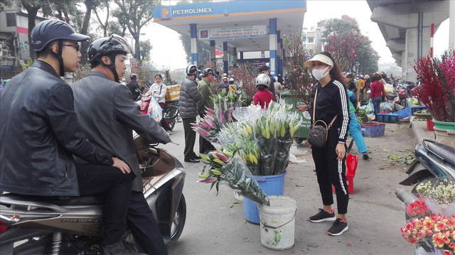 Muốn khách không đợi mua hoa 30 Tết, đừng hét giá - Ảnh 1. Muốn khách không đợi mua hoa 30 Tết, đừng hét giá - Ảnh 1.