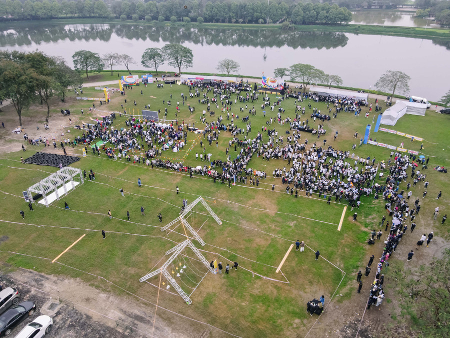 Sự kiện thu hút sự tham gia của khoảng 3.000 người là học sinh, phụ huynh cùng cán bộ, giáo viên, nhân viên nhà trường. Sự kiện thu hút sự tham gia của khoảng 3.000 người là học sinh, phụ huynh cùng cán bộ, giáo viên, nhân viên nhà trường.