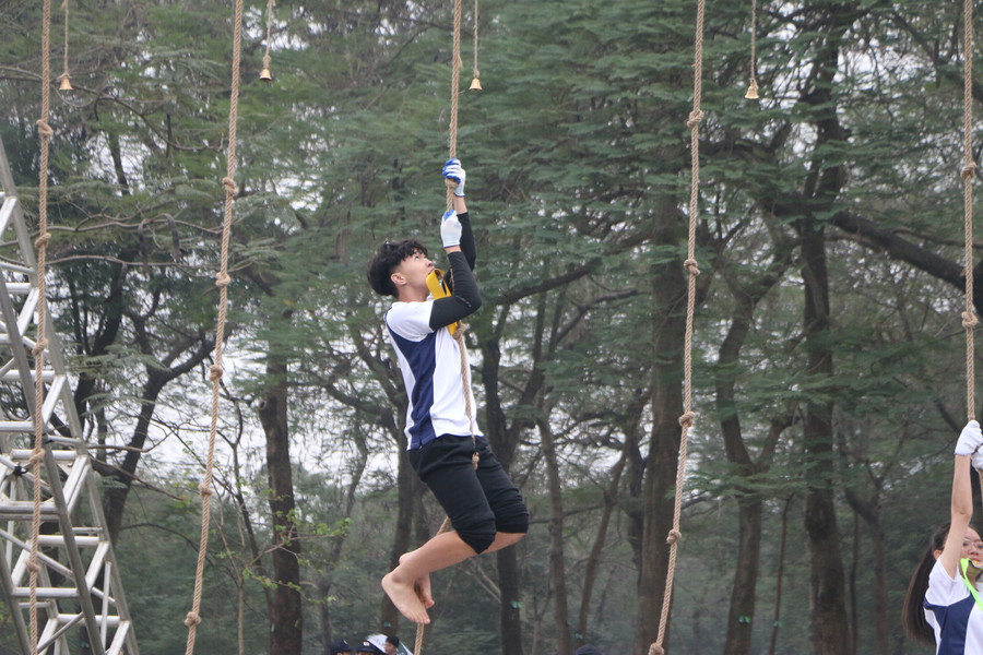 Leo dây rung chuông là chặng cuối cùng của cuộc thi "Chiến binh tranh tài". Leo dây rung chuông là chặng cuối cùng của cuộc thi "Chiến binh tranh tài".