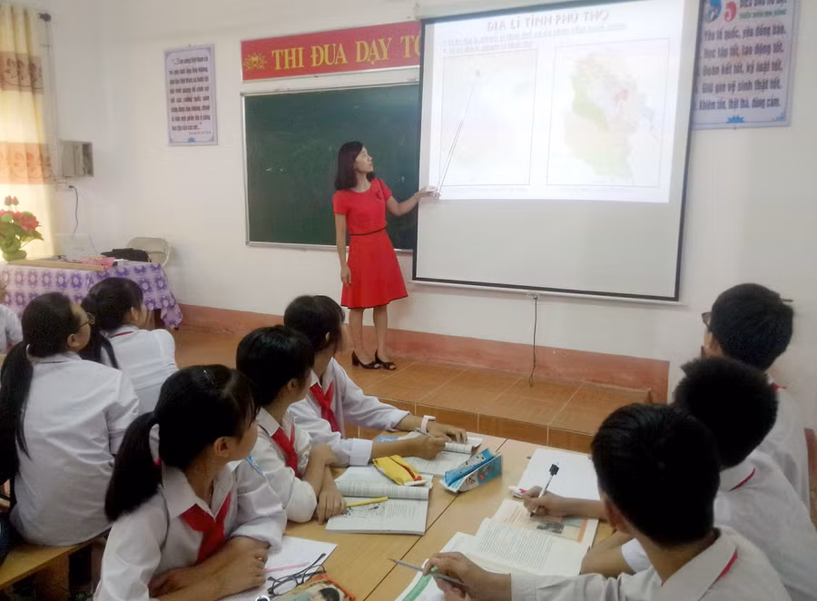 Cô Hiền luôn tích cực sử dụng công nghệ trong giờ học