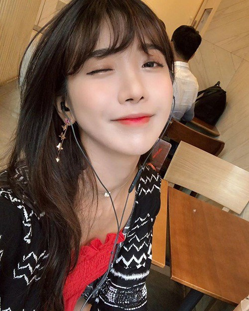 Hot girl Hàn Quốc livestream vài phút kiếm được gần 70 triệu đồng ảnh 1 Hot girl Hàn Quốc livestream vài phút kiếm được gần 70 triệu đồng ảnh 1