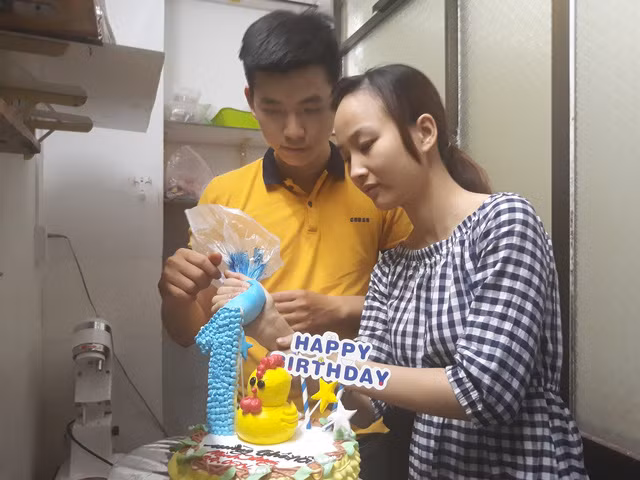 Vợ chồng Tâm và Phương hiện là chủ tiệm bánh nhỏ