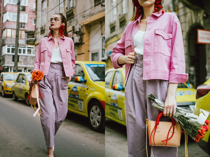 Set đồ cho những cô nàng muốn mình nổi bật trên phố làphối quần lưng cao, áo denim tông hồng ngọt ngào và hoa tai bằng len. Xuống phố cuố tuần với những set đồ trẻ trung - 5