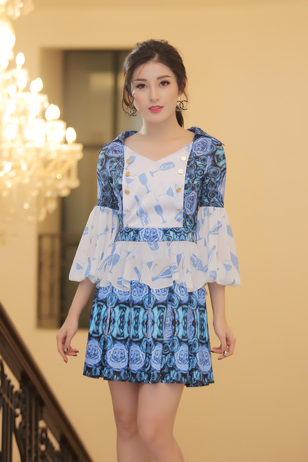 Khi chọn các mẫu váy kiểu dáng đơn giản, Huyền My vẫn mắc lỗi "ôm đồm" nhiều họa tiết. Đầu tư quá mức, Huyền My vô tình diêm dúa trên thảm đỏ - 9