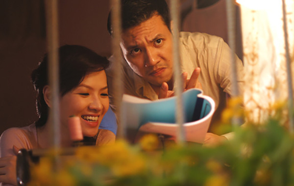 Đạo diễn Khải Anh thời điểm ấy cho biết anh ưng ý với từng cảnh quay và sự thể hiệncủa Đan Lê. Không chỉ trao đổi công việc khi ở phim trường, hai người còn bàn về diễn xuất cả lúc về nhà. Khải Anh không hề có sự phân biệt với vợ khi ở trường quay.Anh thậm chí còn sắp xếp để Đan Lê quay cảnh khó từ ngày đầu bấm máy vì muốn thử khả năng của vợ và dự định thay diễn viên nếu cô không phù hợp. Đạo diễn Khải Anh thời điểm ấy cho biết cho biết anh ưng ý với từng cảnh quay và cả diễn xuất của Đan Lê. Không chỉ trao đổi công việc khi ở phim trường, hai người còn bàn về diễn xuất cả lúc về nhà. Khải Anh không hề có sự phân biệt với vợ khi ở phim trường. Anh thậm chí còn sắp xếp để Đan Lê quay cảnh khó từ ngày đầu bấm máy vì muốn thử khả năng của vợ và dự định thay diễn viên nếu cô không phù hợp.