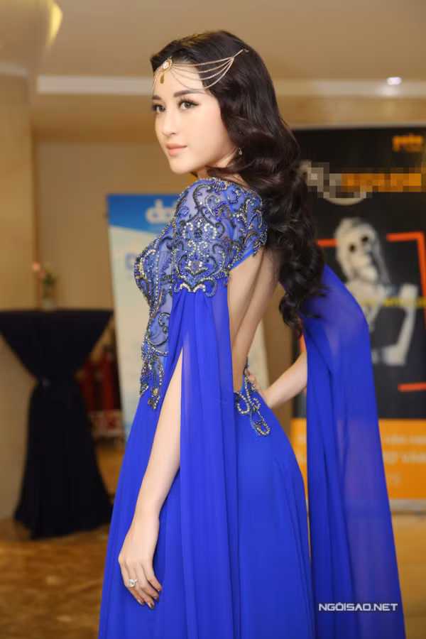 Đầu tư quá mức, Huyền My vô tình diêm dúa trên thảm đỏ - 3