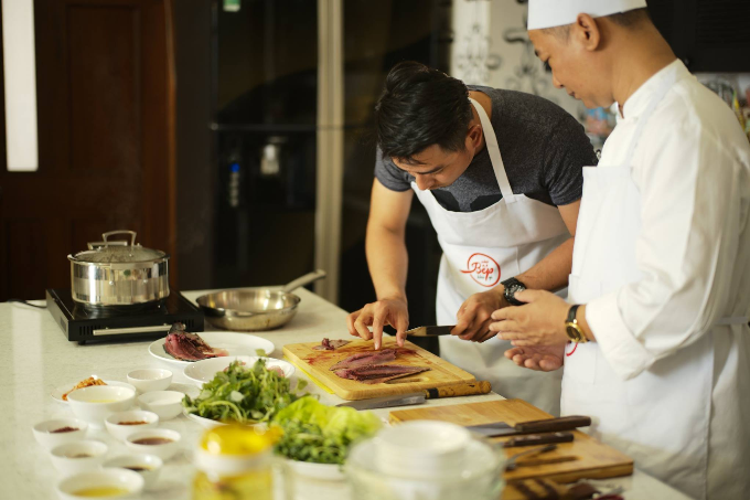 Cánh mày râu sẽ thêm tự tin khi có người cùng vào bếp. Bí kíp giúp cánh mày râu tự tin vào bếp - 1