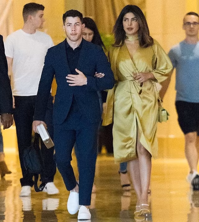  Người đẹp Ấn Độ 36 tuổi là mẫu phụ nữ mà Nick yêu thích - chín chắn, nhiều kinh nghiệm 