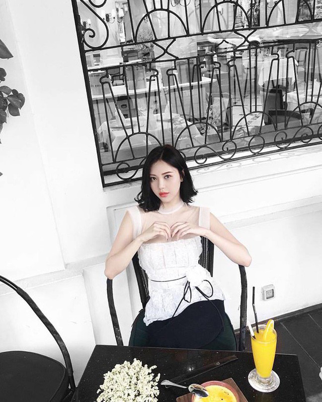 Hot girl “Nóng cùng World Cup” thay đổi ngoạn mục sau 4 năm ảnh 14  Sau đó, cô nàng lại gây xôn xao với tin đồn nâng ngực.