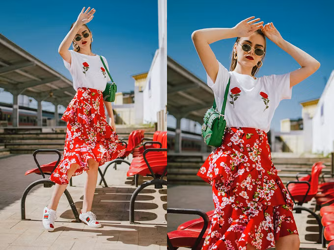 Chân váy xếp tầng rực rỡ được cân bằng bởi áo thun trắng, phụ kiện đi kèm là giầy sneaker hài hòa cùng túi da nạm đinh tông màu xanh lá. Xuống phố cuố tuần với những set đồ trẻ trung - 8