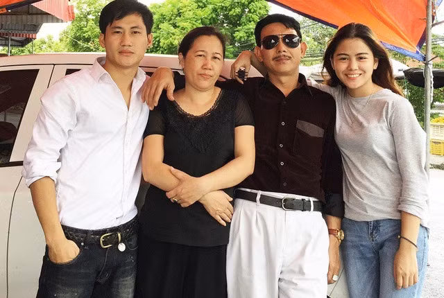 Anh trai diễn viên Vượng “râu” bất ngờ nổi tiếng vì bức ảnh đẹp trai thời trẻ