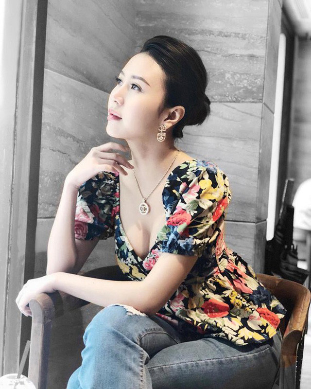 Hot girl “Nóng cùng World Cup” thay đổi ngoạn mục sau 4 năm ảnh 17  Ngọc Châm hiện sở hữu một cửa hàng thời trang riêng.