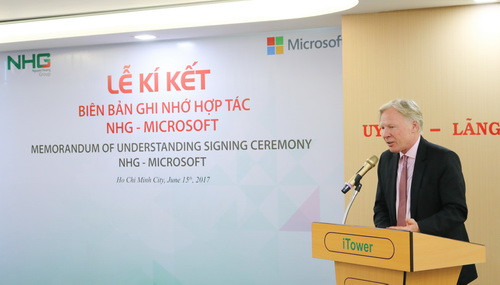 Ông Stefan Sjoestroem- Phó Chủ tịch tập đoàn Microsoft phát biểu tại buổi lễ Ông Stefan Sjoestroem- Phó Chủ tịch tập đoàn Microsoft phát biểu tại buổi lễ