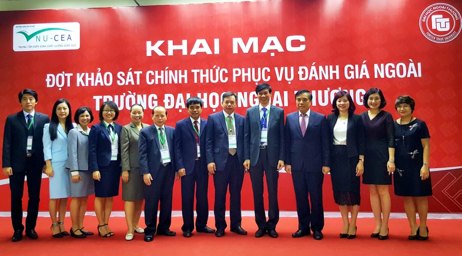 Khảo sát đánh giá ngoài Trường Đại học Ngoại thương