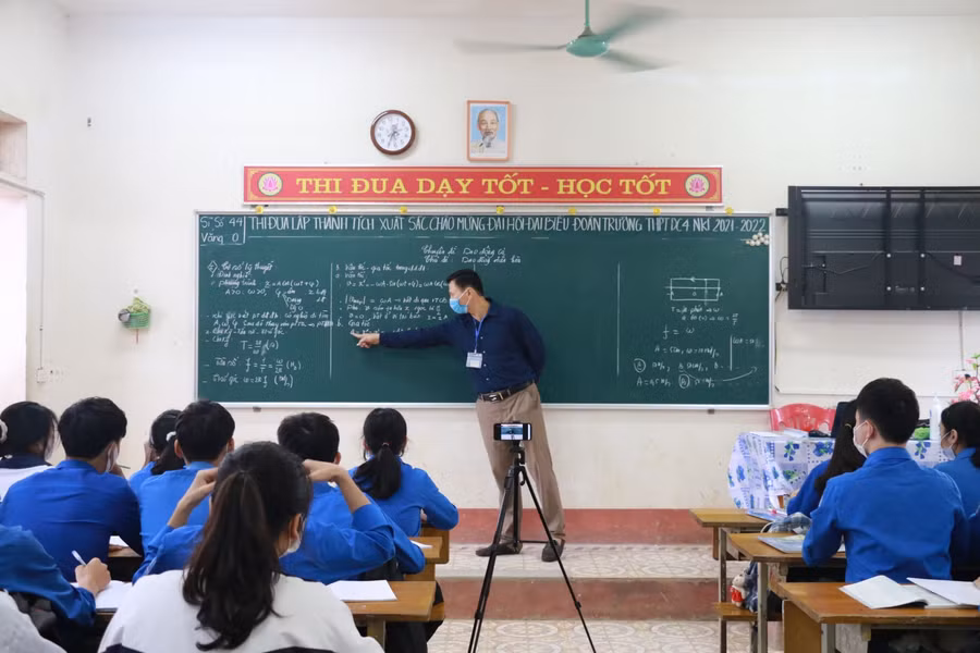 Giao lưu trực tuyến "Thầy cô vùng khó sáng tạo dạy học trực tuyến" ảnh 53