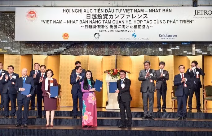 Biên bản ghi nhớ được các bên trao tại Hội nghị Xúc tiến đầu tư Việt Nam - Nhật Bản dưới sự chứng kiến của Thủ tướng Chính phủ Phạm Minh Chính.