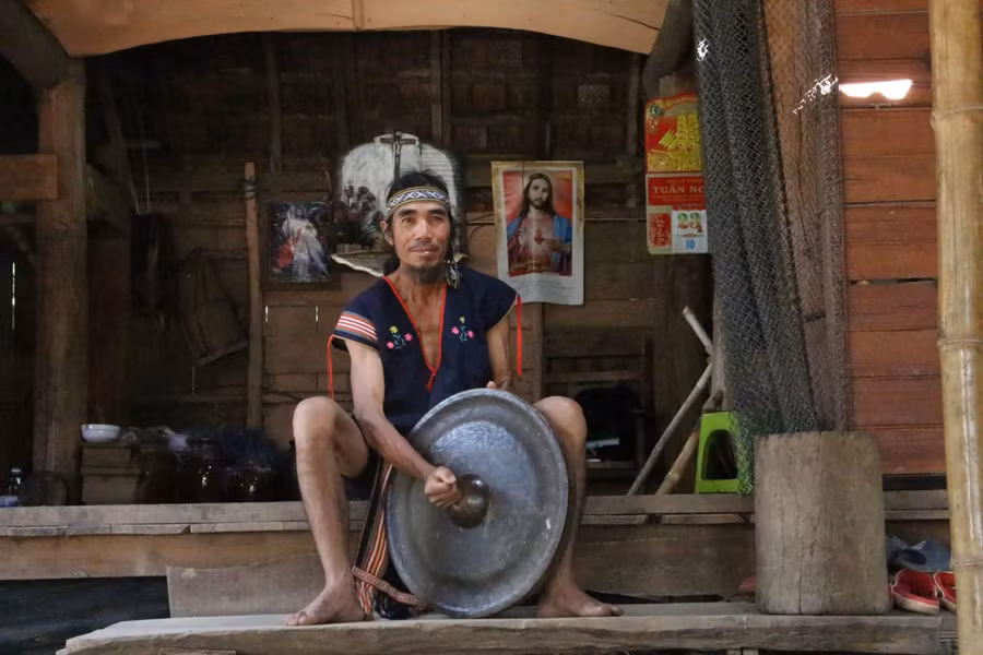 Nghệ nhân ưu tú A Thui.