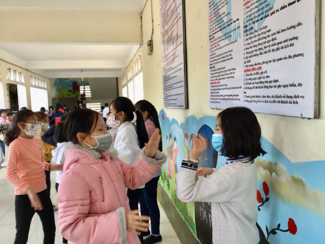 Nghỉ học vì Corona: Có con đi học mới hiểu hết nỗi lòng