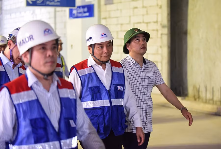Thủ tướng thị sát tuyến metro đầu tiên của TP.HCM