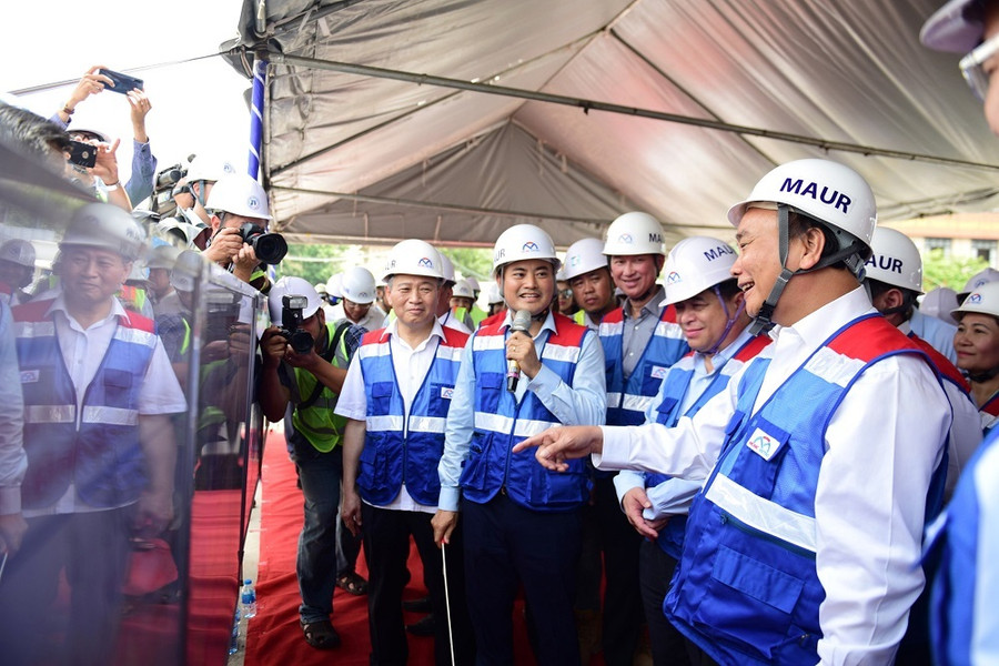 Thủ tướng thị sát tuyến metro đầu tiên của TP.HCM