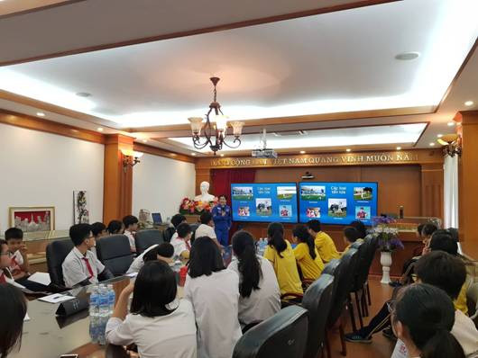 Thành viên CLB Stem tìm hiểu về vũ trụ và các loại tên lửa Thành viên CLB Stem tìm hiểu về vũ trụ và các loại tên lửa